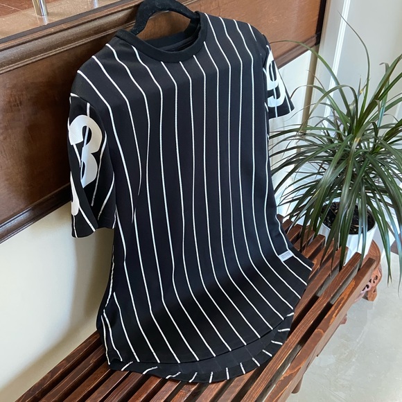 STAMPD unisex 93 Pinstripe Scallop Tee - Picture 5 of 6